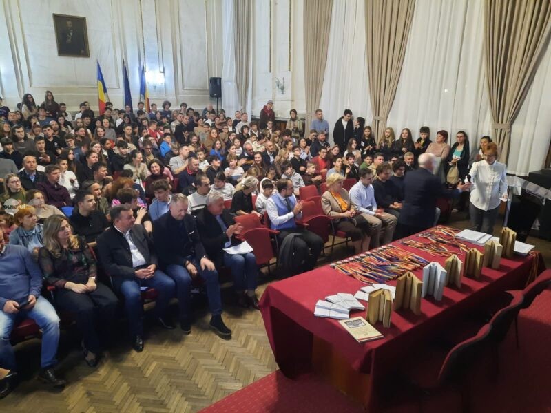 Aproximativ 300 de elevi din 10 județe au participat la Concursul Interjudețean de Matematică „Al. Papiu Ilarian” de la Târgu Mureș