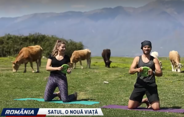 Au renunțat la viața din Târgu Mureș și s-au mutat într-un sat din județ. Povestea tinerilor care reconstruiesc o casă veche în Idicel